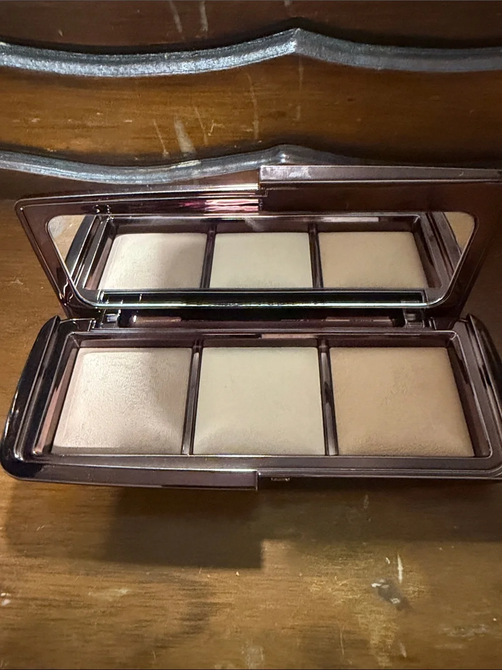 Hourglass Ambiant Lighting Finishing Powder